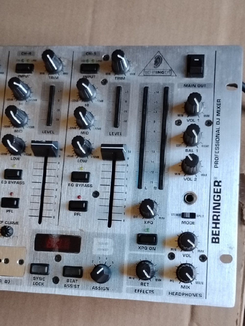 Professional DJ  Rackmount Console Mixer -7 Channel - Picture 2 of 6